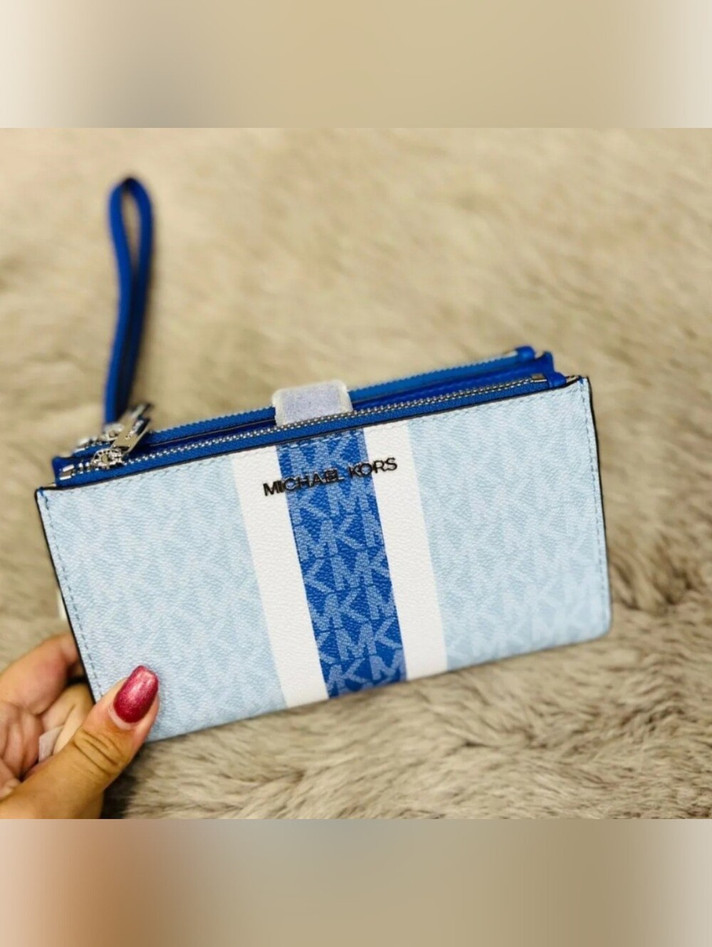 Michael Kors Jet Set Travel Large Double Zip Wristlet in the colorway Pale Ocean